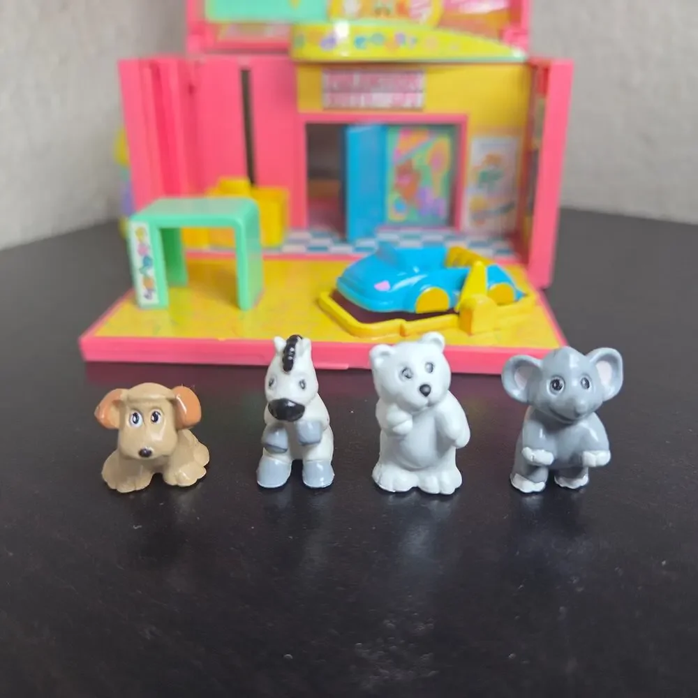 Vintage 1996 Galoob Pound Puppies The Mall Miniature Playset with 4 Figures